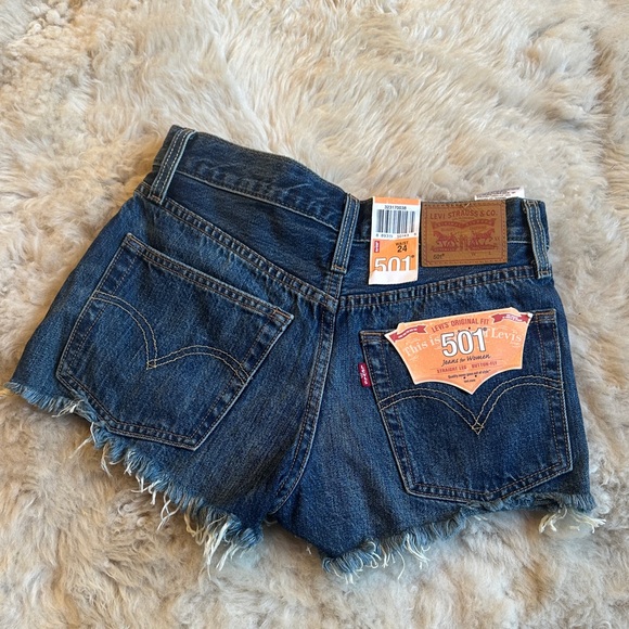 Levi’s Denim Blue Women's Shorts - Picture 1 of 4